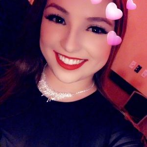 Meet your Posher, Dayana